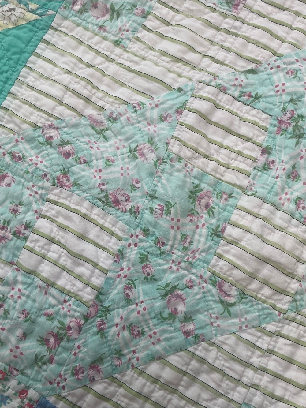 Vintage hand stitched multicolor Patchwork Quilt 72 x 74 USA made - Picture 8 of 10
